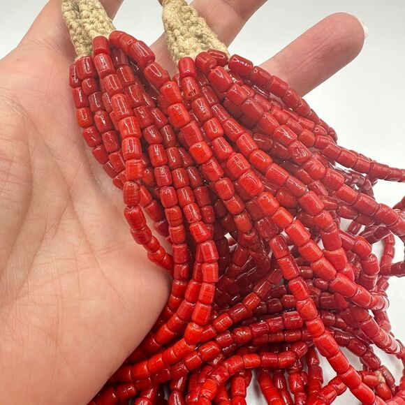 24" and 15 strands of "red coral" glass beads with 1950 Anna coin clasp! - Picture 3 of 17